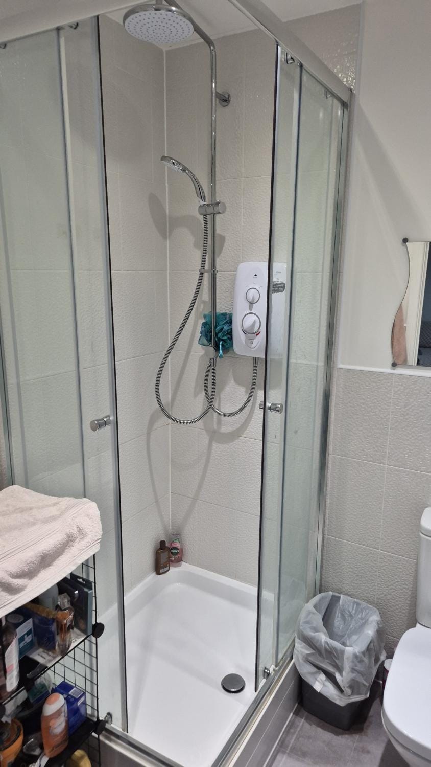 Shower, Toilet, Bathroom, towels