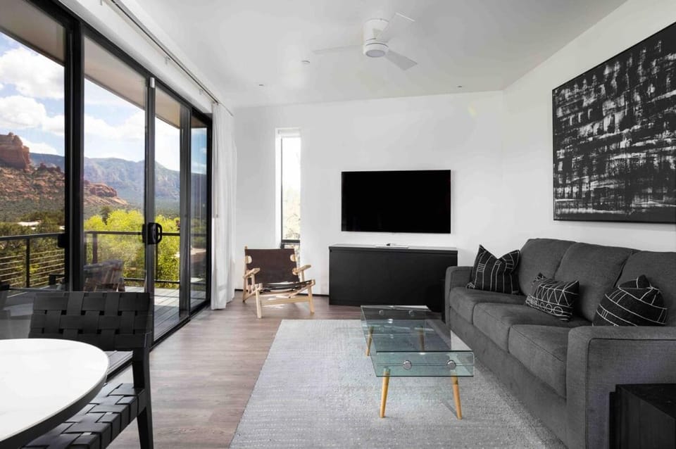 Luxurious Modern Masterpiece in Uptown Sedona Villa in Sedona