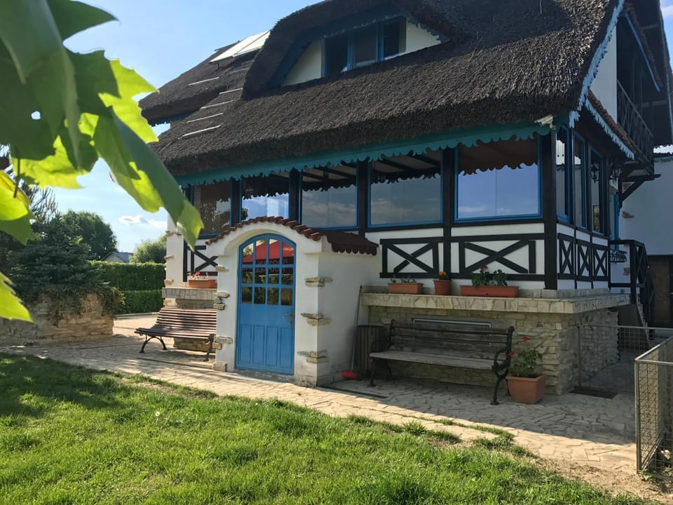 Coliba Vanatorilor Farm Stay in Romania