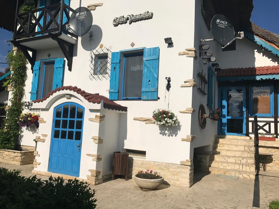 Coliba Vanatorilor Farm Stay in Romania