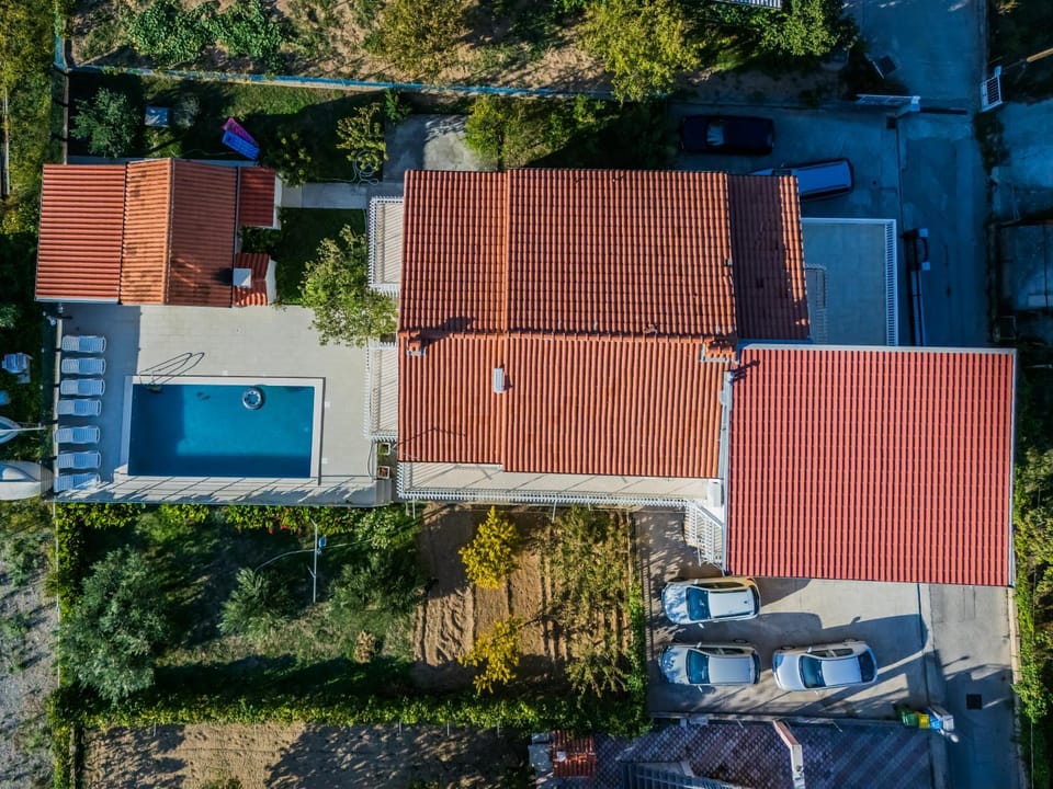 Property building, Pool view, Parking