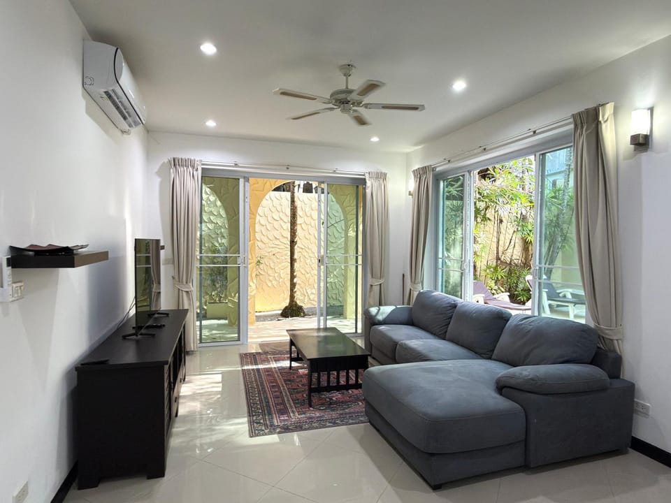 TV and multimedia, Living room, Dining area, air conditioner