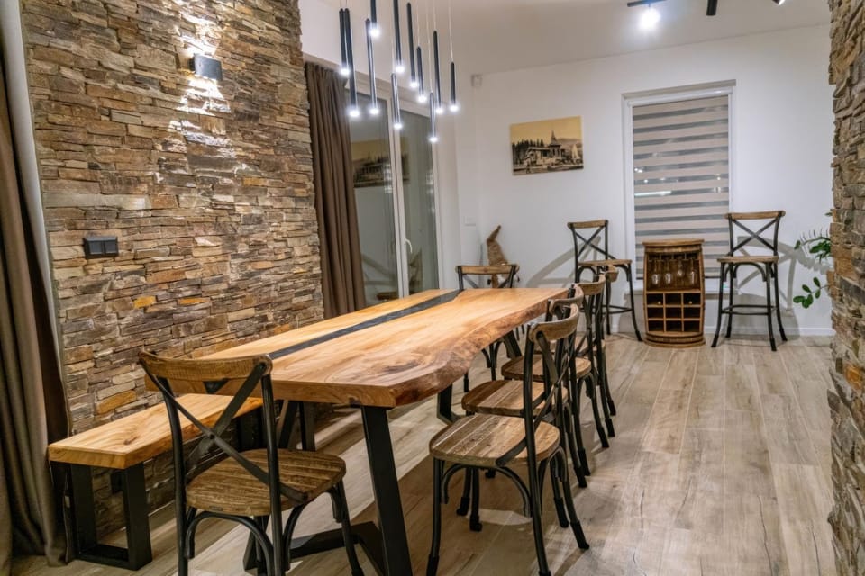 Seating area, Dining area