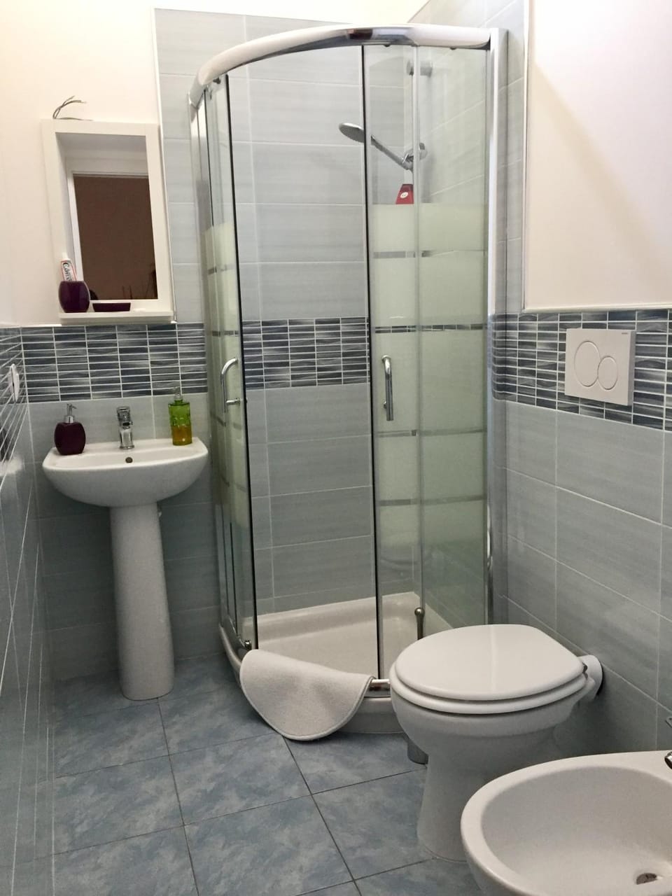 Shower, Toilet, Bathroom, Photo of the whole room