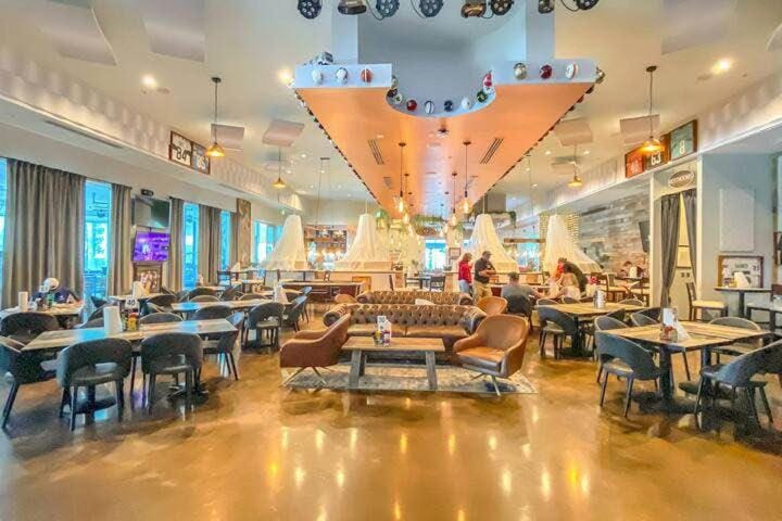 Restaurant/places to eat, Food and drinks