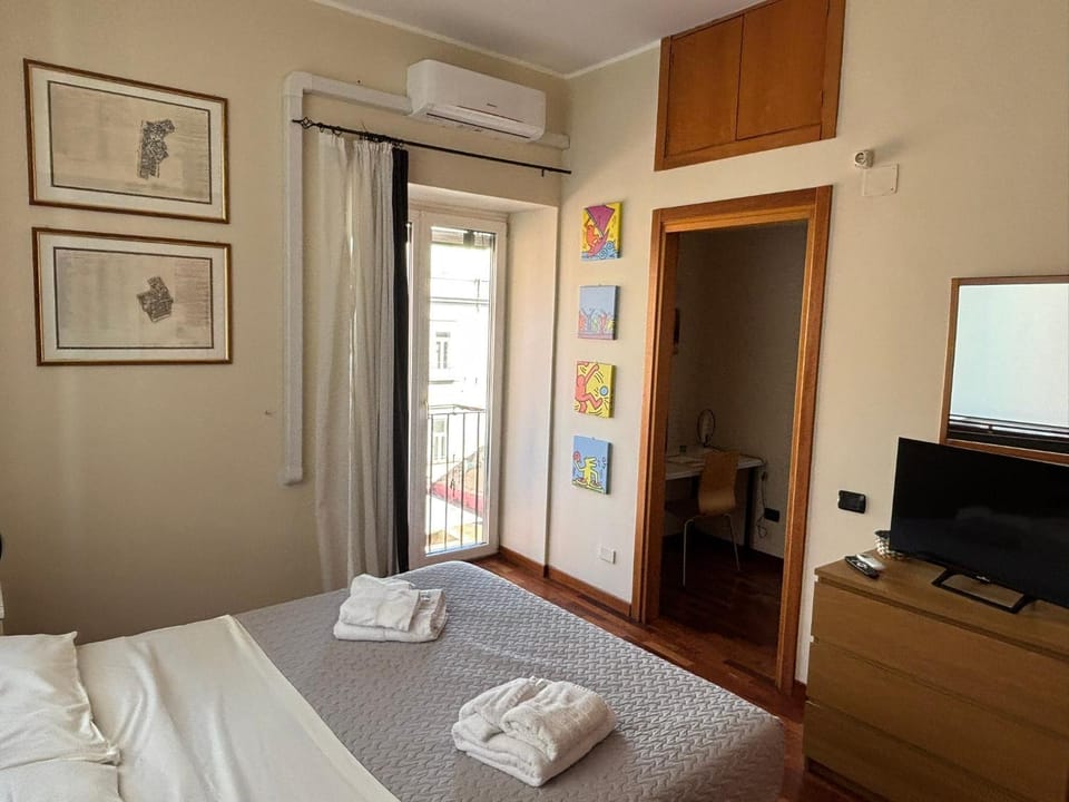 Bedroom, air conditioner