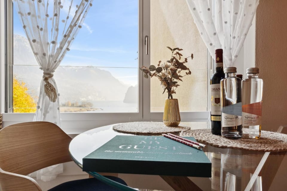 Food and drinks, Dining area, Mountain view, Drinks, Alcoholic drinks