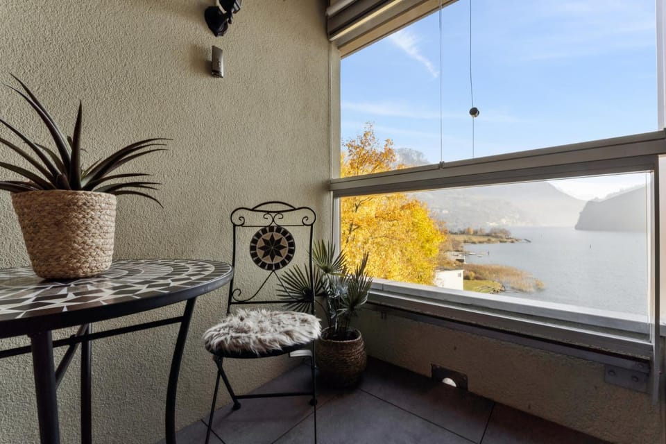 Day, Natural landscape, View (from property/room), Balcony/Terrace, Dining area, Lake view, Mountain view