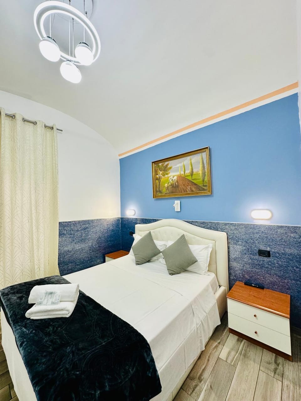 Bed, Photo of the whole room, Bedroom, towels