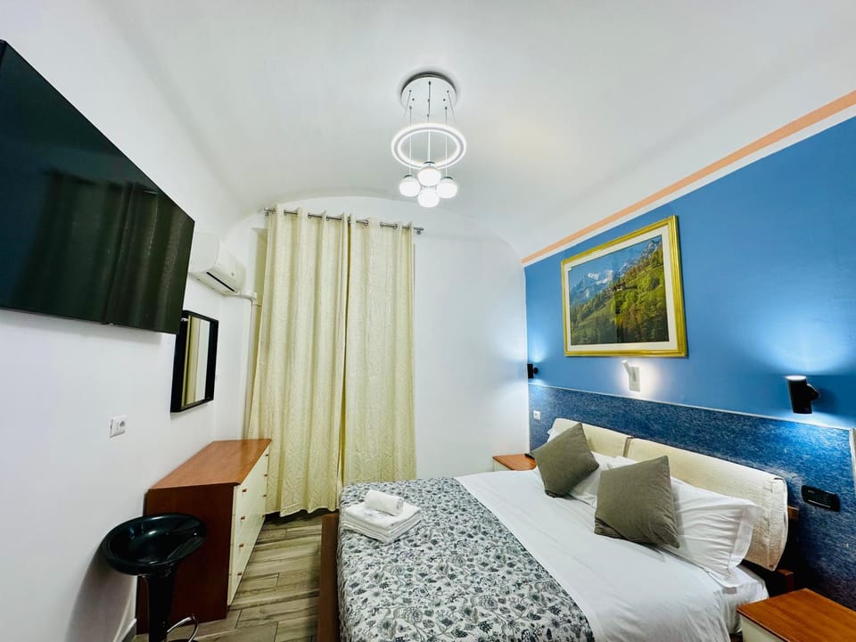 Bed, TV and multimedia, View (from property/room), Photo of the whole room, Evening entertainment, Bedroom, hair dryier, heating, towels, air conditioner, air conditioner