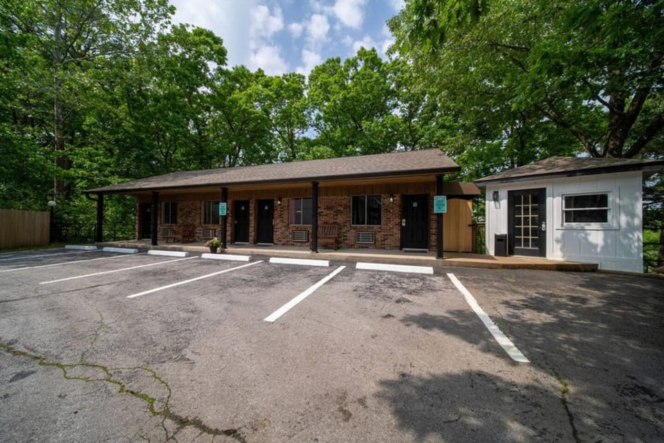 Glory Dayz Hotel in Eureka Springs