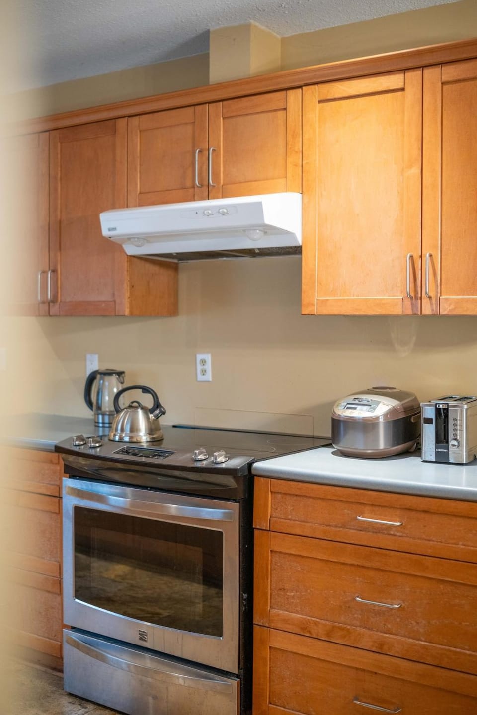 Cozy 3BR Family Home near City Centre & SkyTrain House in Port Coquitlam