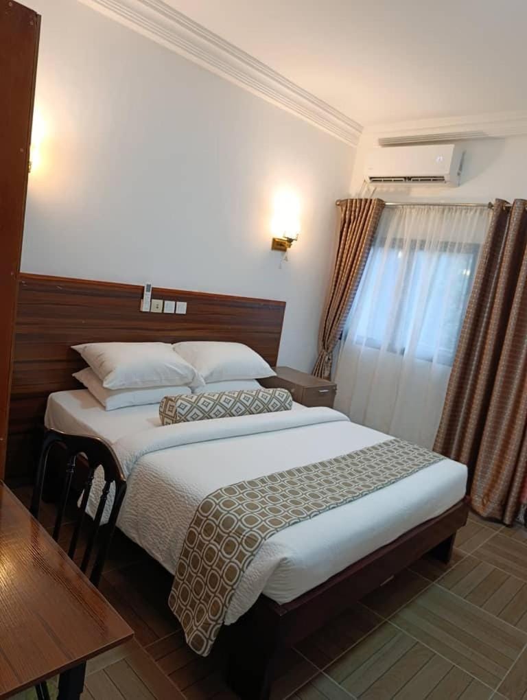 Guims Hôtel Hotel in Douala