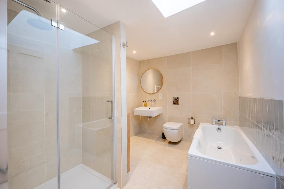 Shower, Toilet, Bathroom, Bath, towels