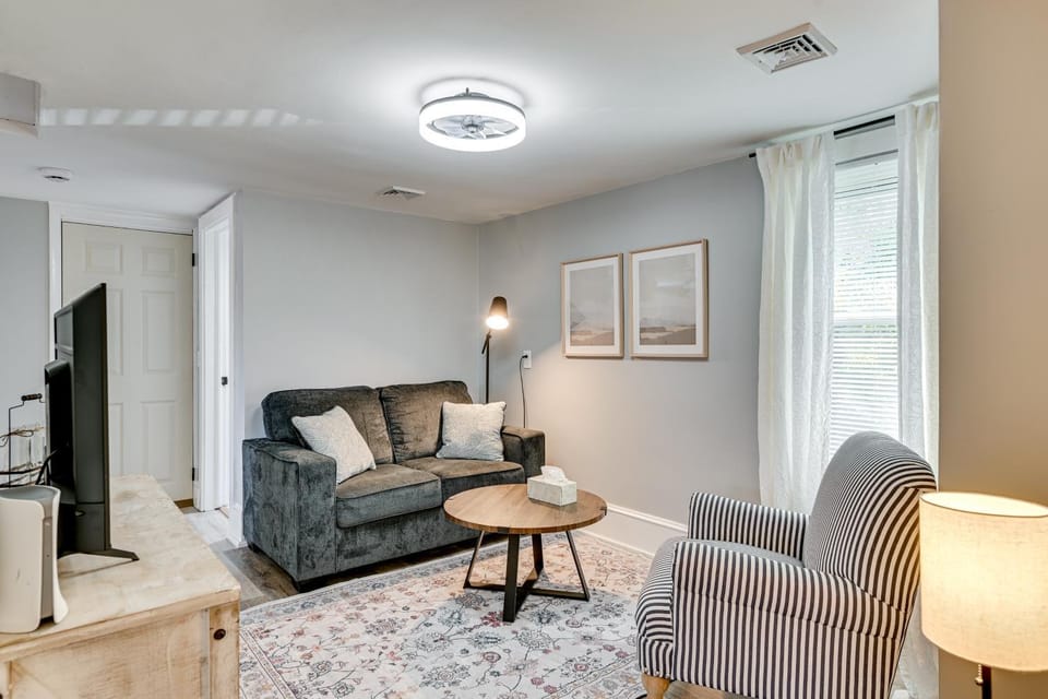 2 Mi to Uptown: Centrally Located Kingston Apt! Apartment in Kingston