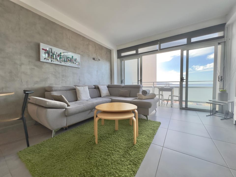 Solarium, View (from property/room), Balcony/Terrace, Living room, Seating area, Animals, Animals, Pets, Pets, Pets, City view, Mountain view, Sea view, Street view, Area and facilities, Swimming pool, Location, Parking, furniture, heating, pet friendly, pet friendly, safe, storage, washing machine, elevator