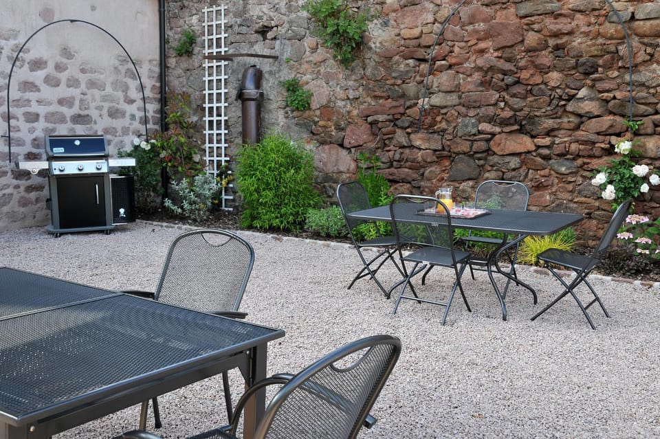 Patio, BBQ facilities, BBQ facilities, Garden, Internal: Not applicable to any particular room