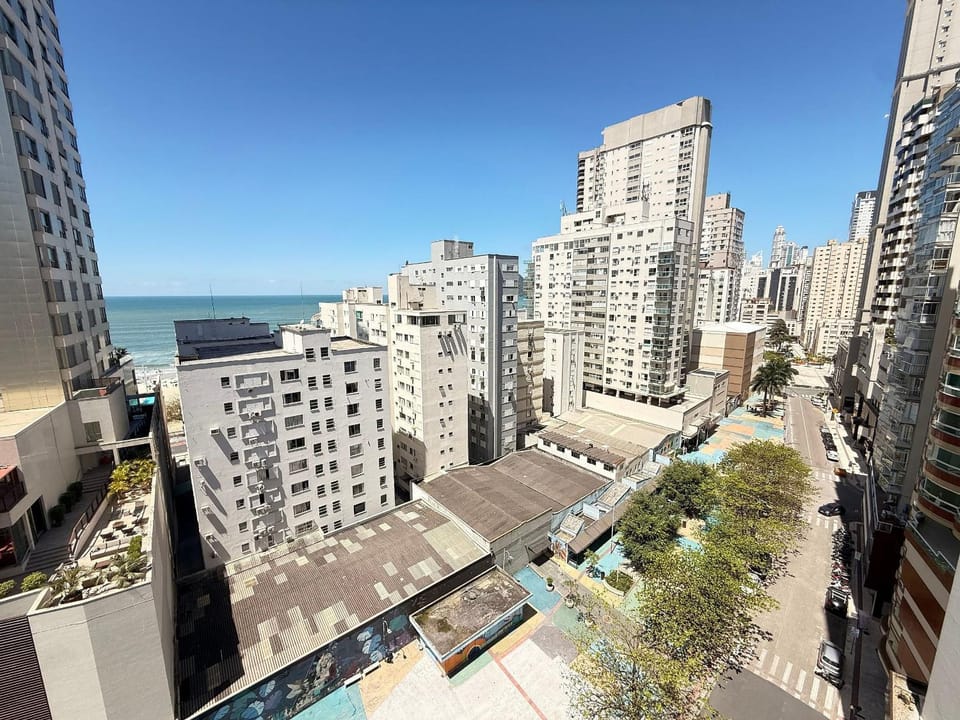 TG01- Apto Amplo com Vista Mar e Tela Proteção Apartment in Camboriú