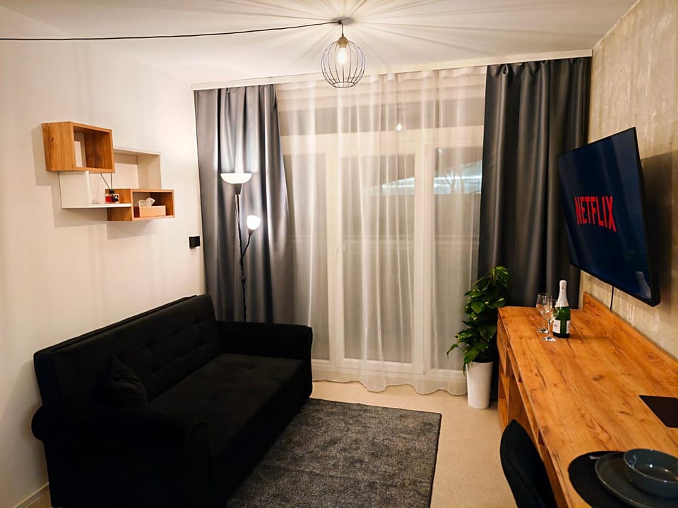 Axiom Suites - Zenith X - Netflix, HBO, Champagne Apartment in Slovakia
