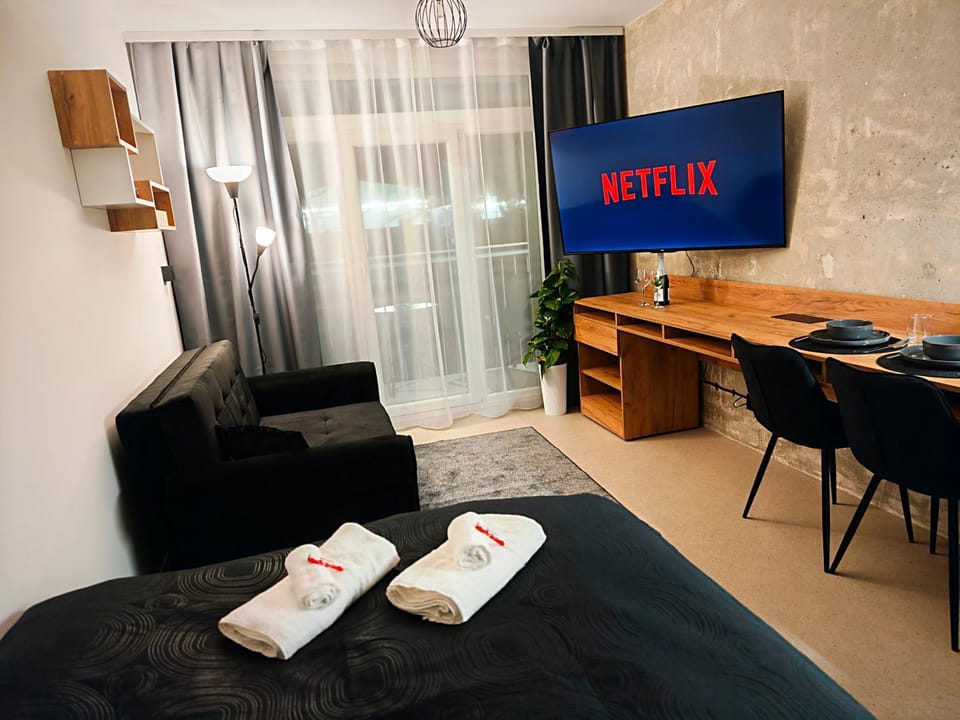 Axiom Suites - Zenith X - Netflix, HBO, Champagne Apartment in Slovakia
