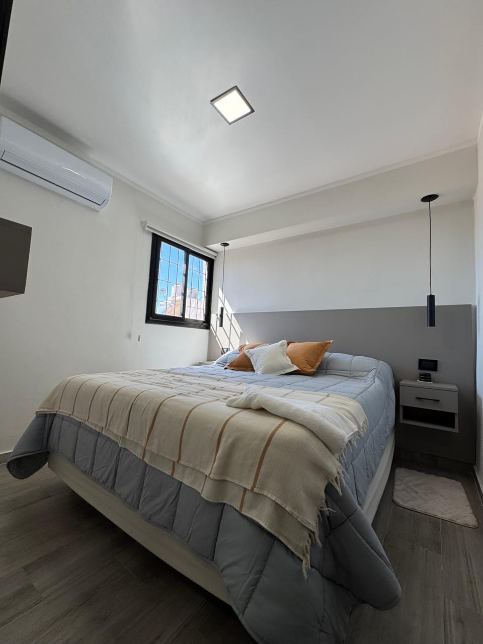 Bed, Photo of the whole room, Bedroom, air conditioner