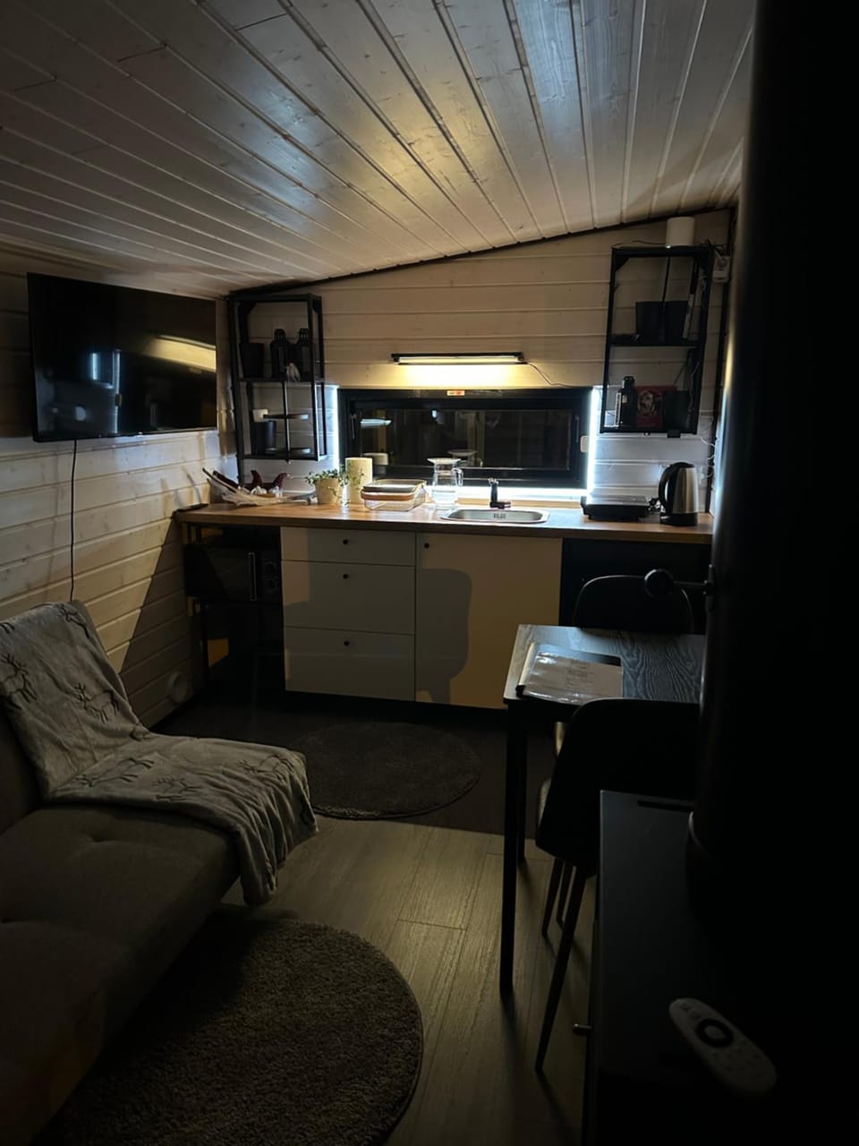 Kitchen or kitchenette, Living room, Seating area, Dining area, minibar, stove