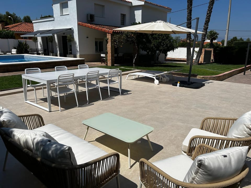 Property building, Patio, Swimming pool