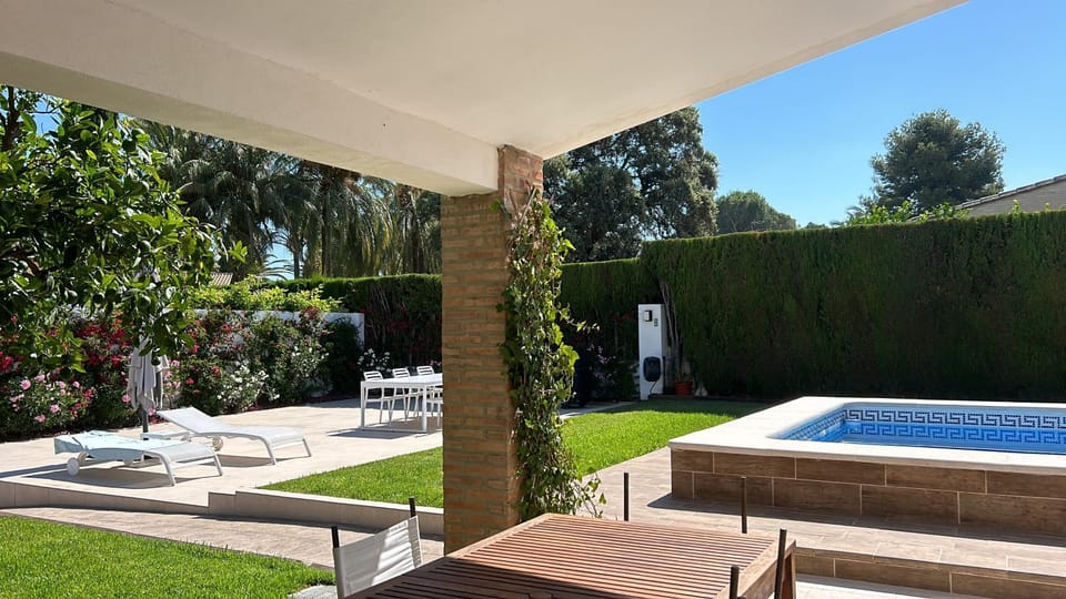 Patio, Seating area