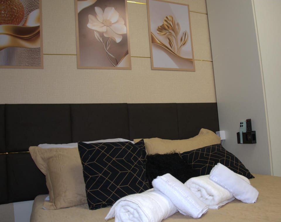 Bed, Photo of the whole room, towels