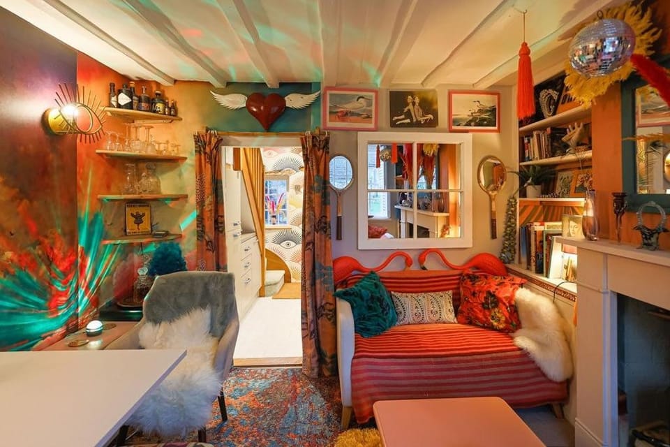 Artists Hideaway Apartment in London Borough of Ealing