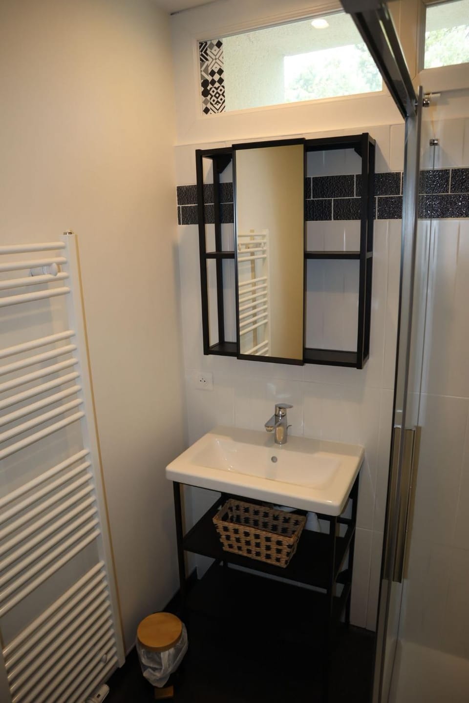 Bathroom, Internal: Not applicable to any particular room