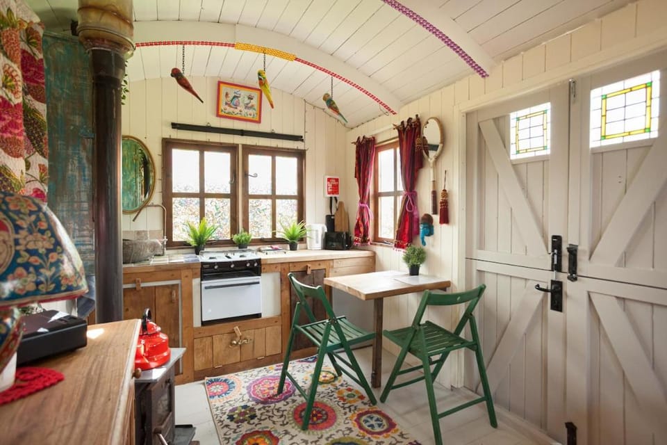 Orchard View Shepherds Hut House in Horsham District