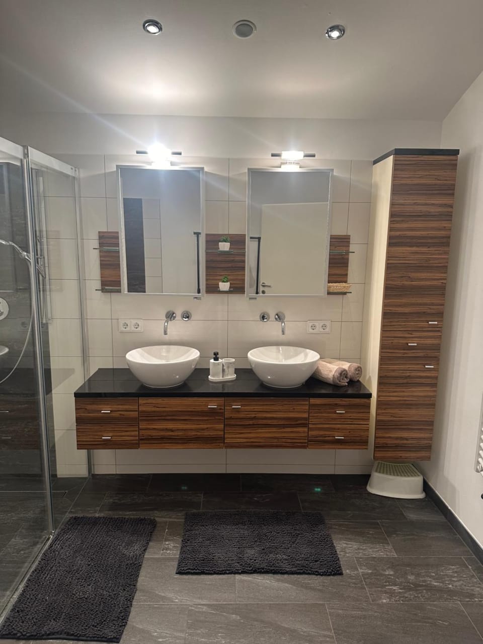 Bathroom, towels