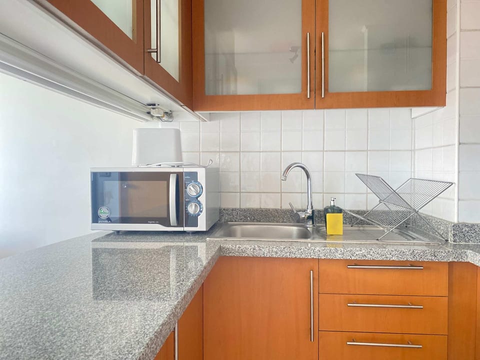 A pasos de Metro Escuela Militar y barrio El Golf Apartment in Providencia