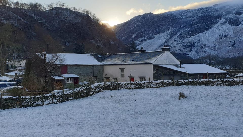 Property building, Day, Natural landscape, Winter, Mountain view