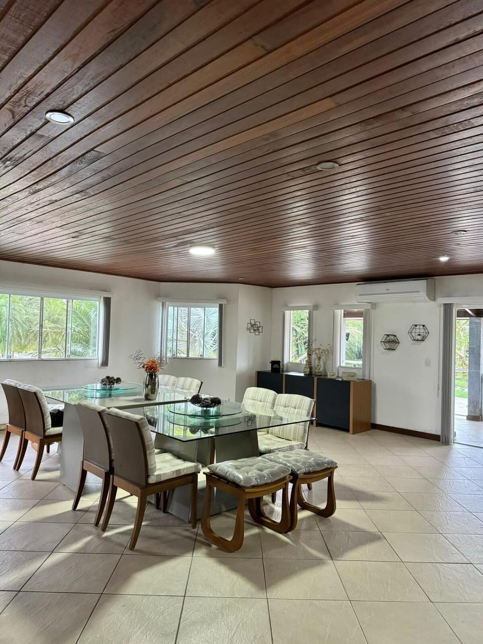 Seating area, Dining area