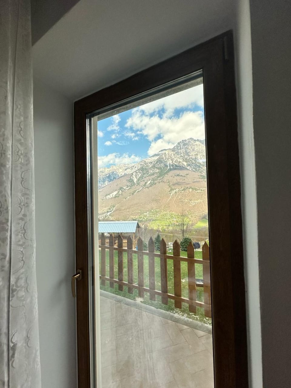 Balcony/Terrace, Mountain view