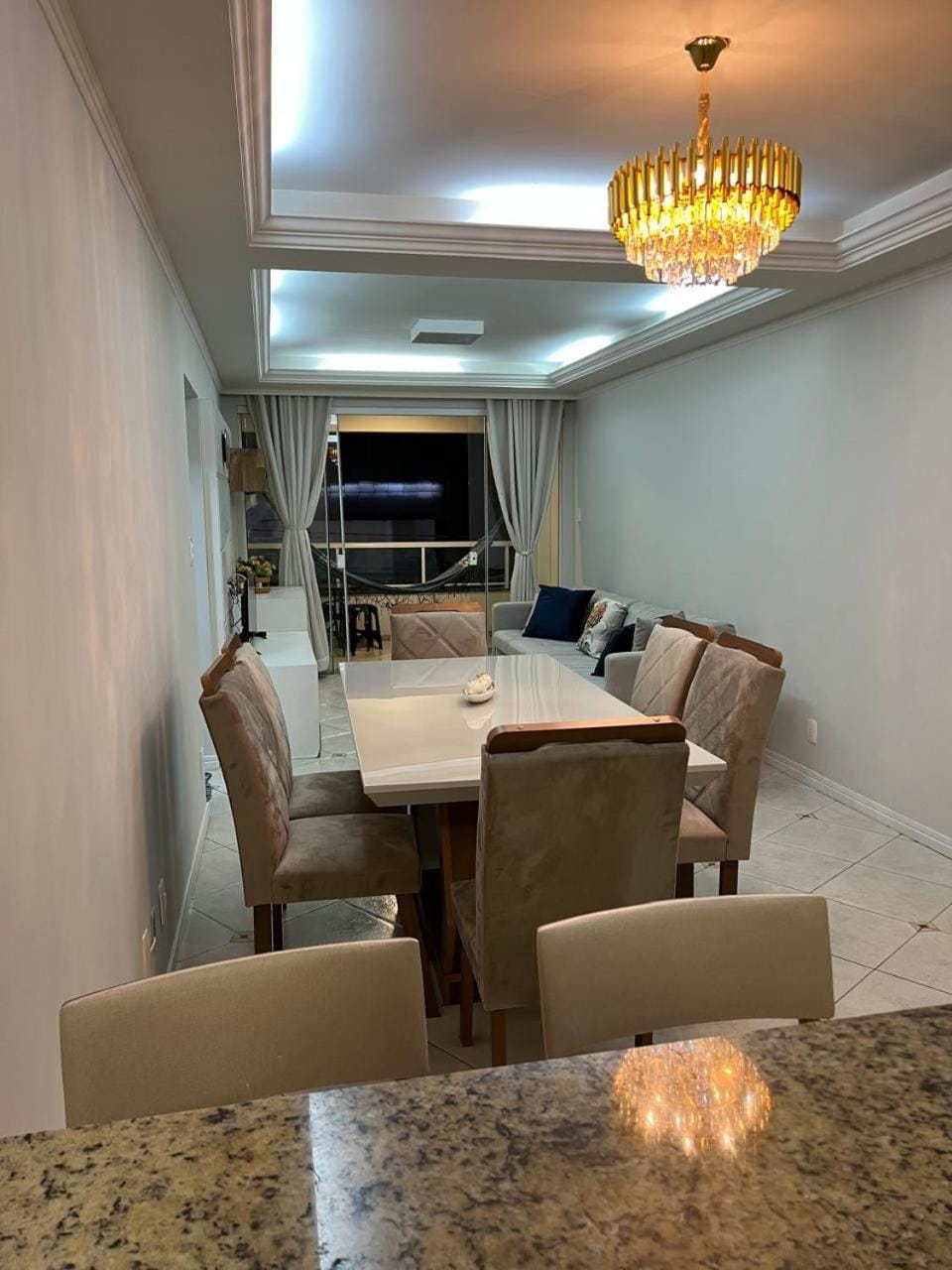 Apartamento em frente ao Shopping Atlântico, a 200 metros da praia Apartment in Camboriú