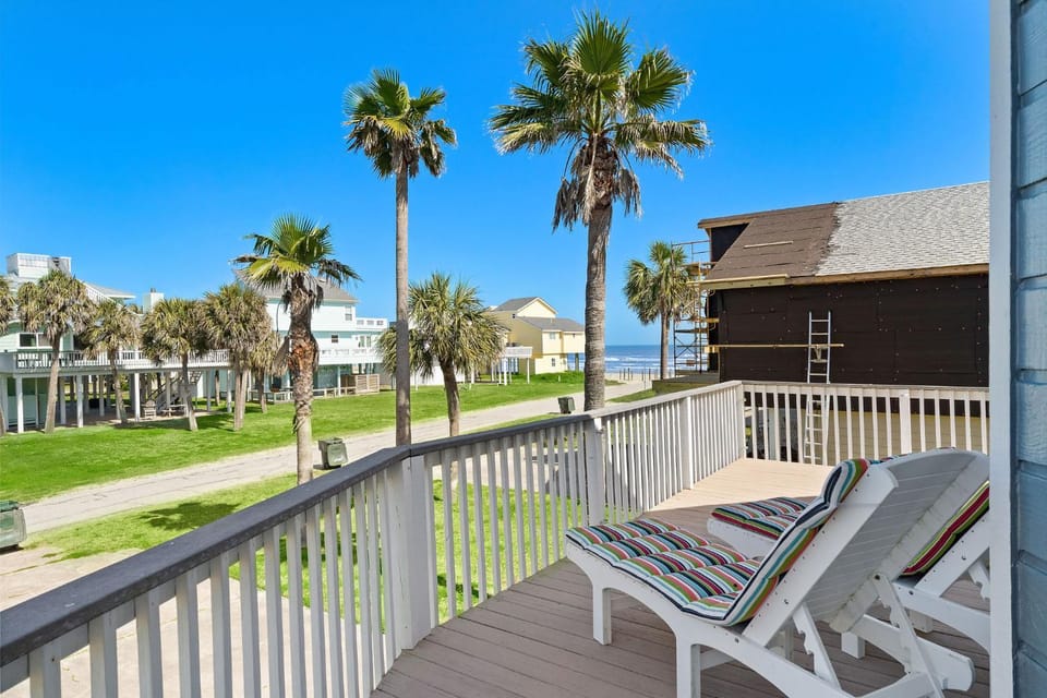 Coastal Cottage House in Hitchcock