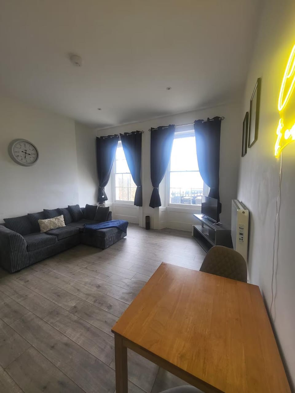 Communal lounge/ TV room, TV and multimedia, Living room, Seating area, Dining area