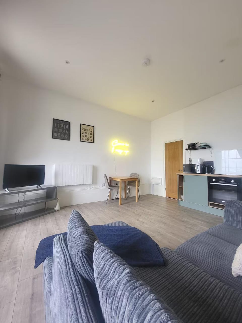 Communal lounge/ TV room, TV and multimedia, Living room, Seating area, Evening entertainment, kitchen