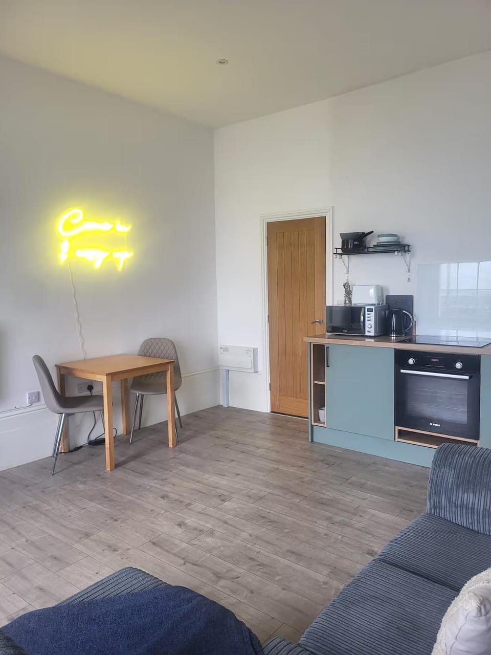 Living room, Seating area, Dining area, microwave, oven, pet friendly, stove, toaster