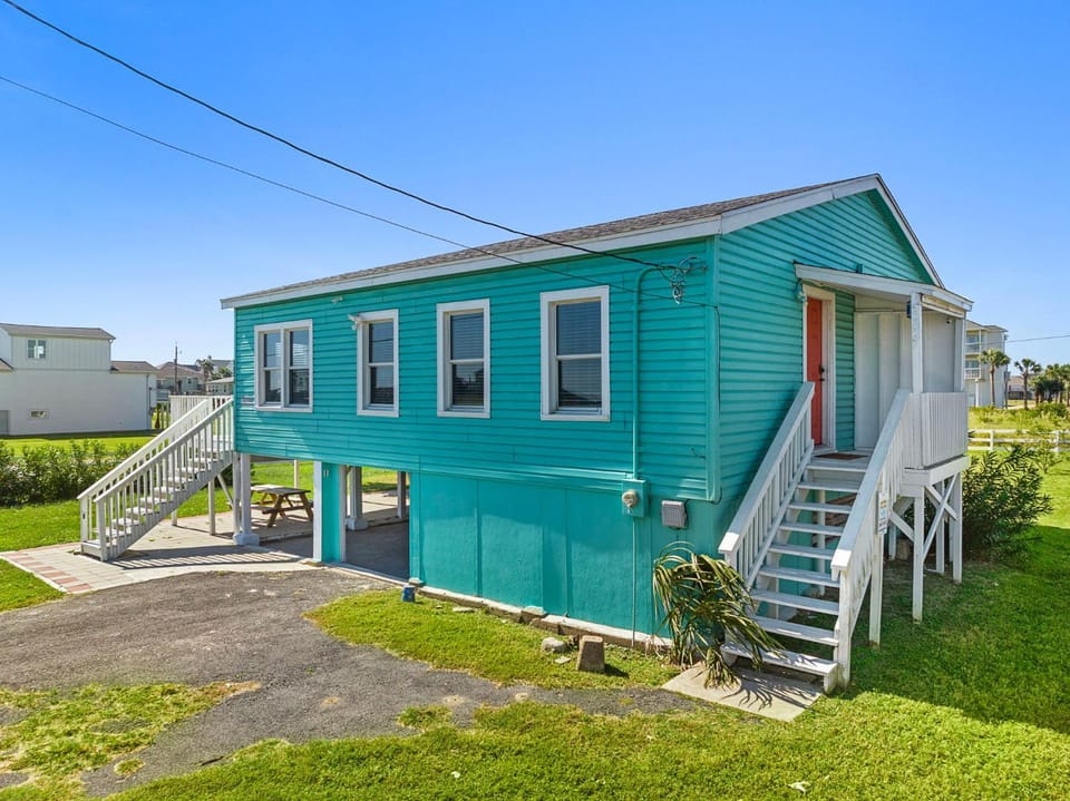 Property building, Facade/entrance, Neighbourhood, Parking
