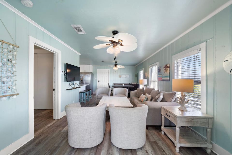 Colva Tides House in Hitchcock