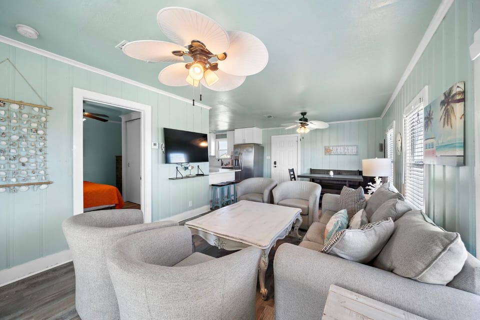 Colva Tides House in Hitchcock