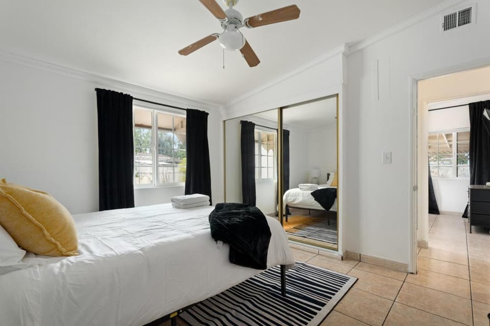 Near Safari & Beach - Backyard Games - AC - Pet OK House in San Pasqual Valley