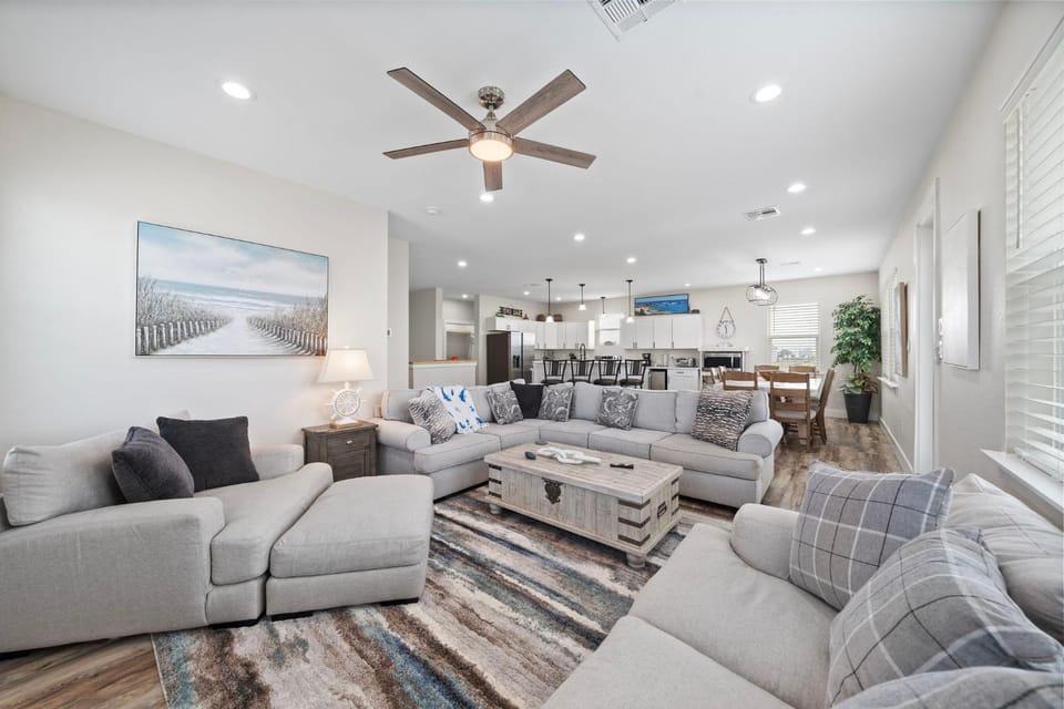 Coral Mountain House in Galveston Island