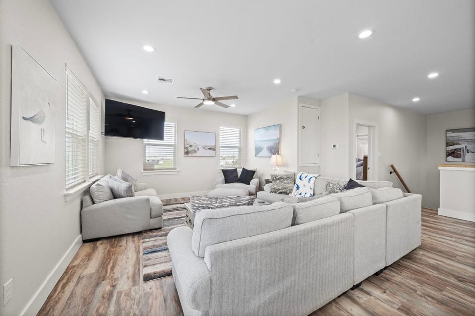 Coral Mountain House in Galveston Island