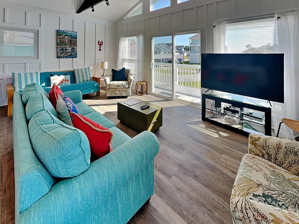 TV and multimedia, Balcony/Terrace, Living room, Seating area, furniture