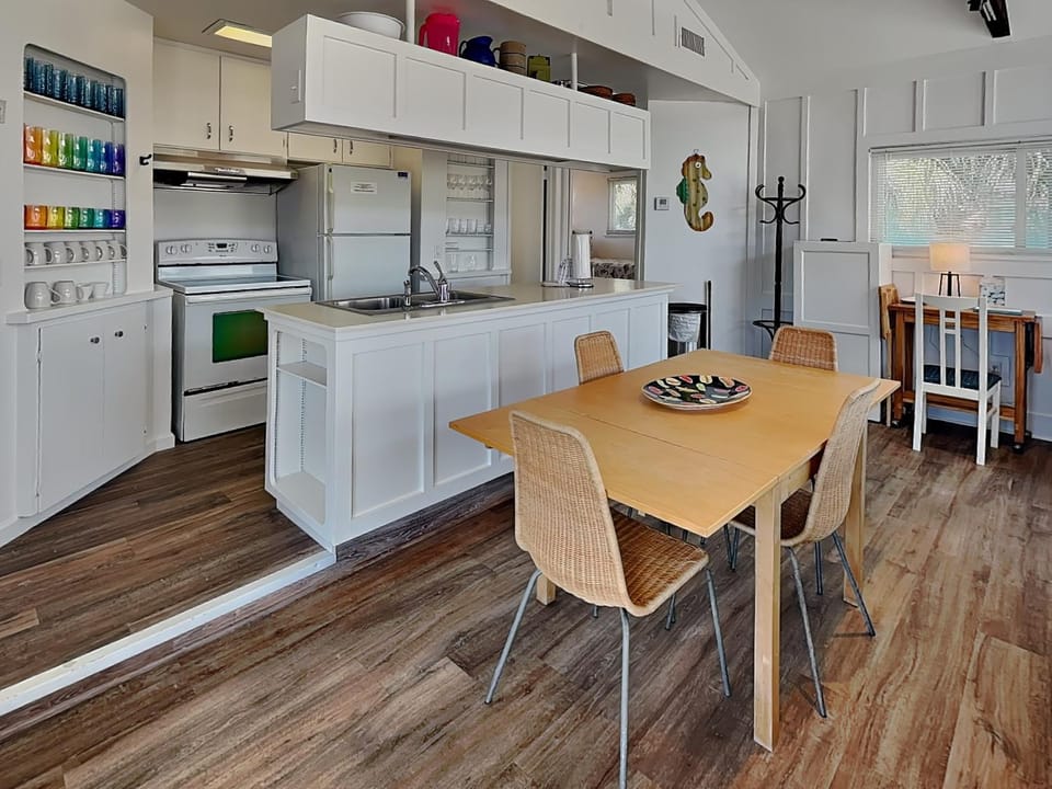 Kitchen or kitchenette, Dining area, furniture
